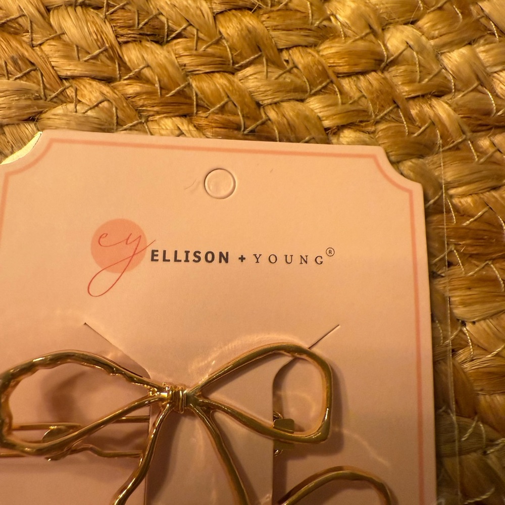 Gold Hair Accessory - Picture 3 of 3